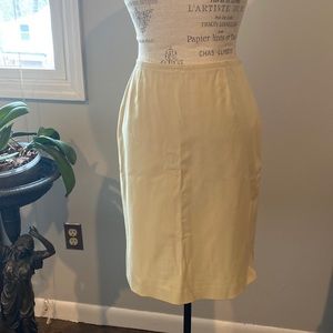 Leggiadro skirt w/ side slits. Size 6